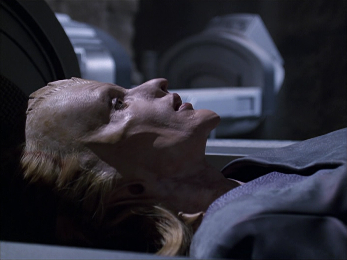 extant_StarTrek_VOY_6x07-DragonsTeeth_00106.jpg