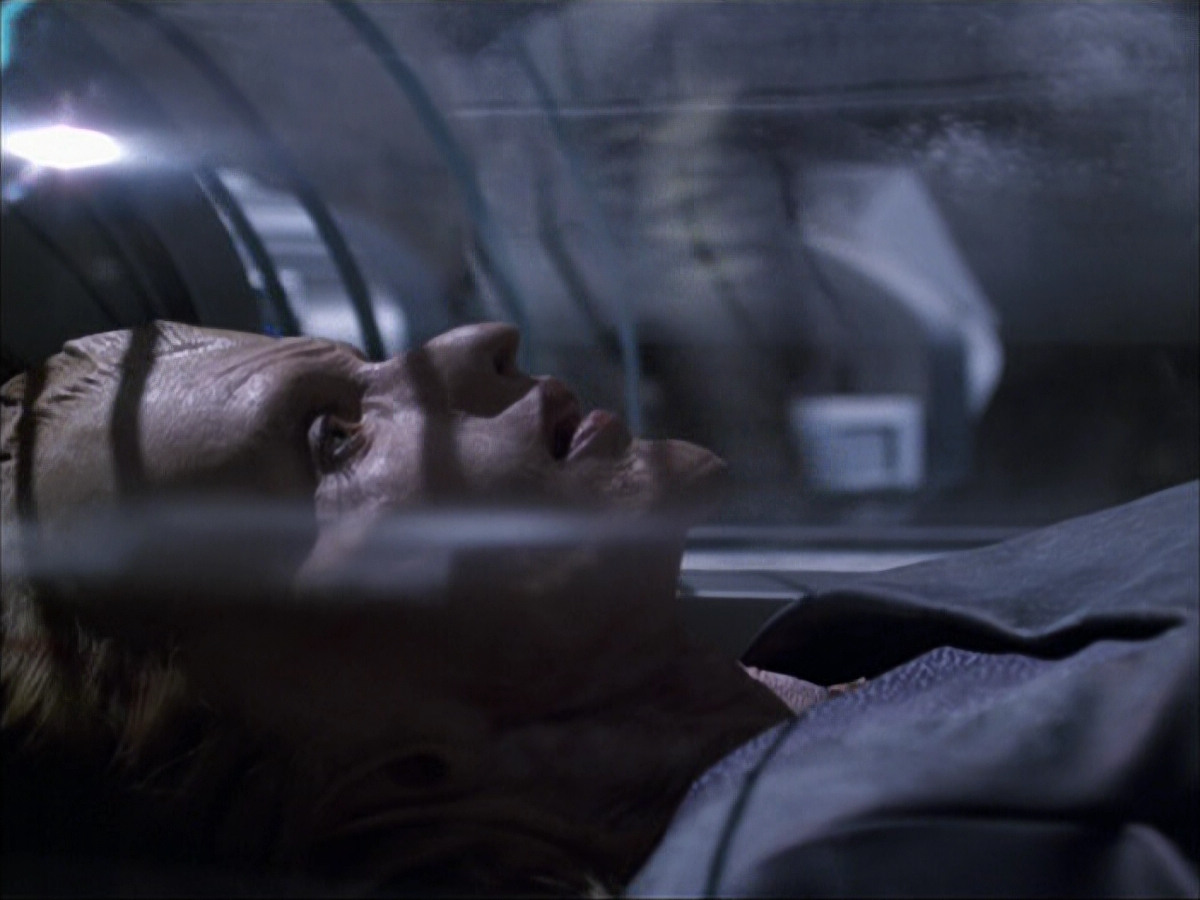 extant_StarTrek_VOY_6x07-DragonsTeeth_00109.jpg