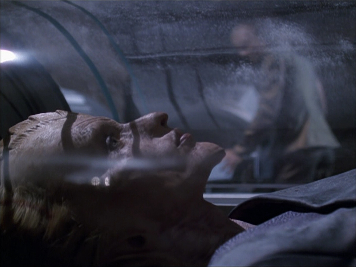 extant_StarTrek_VOY_6x07-DragonsTeeth_00113.jpg