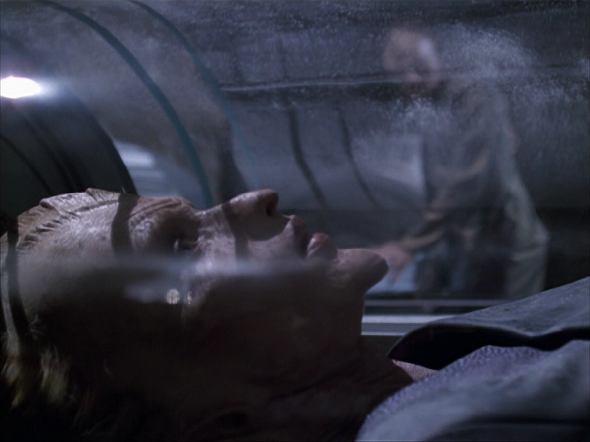 extant_StarTrek_VOY_6x07-DragonsTeeth_00115.jpg