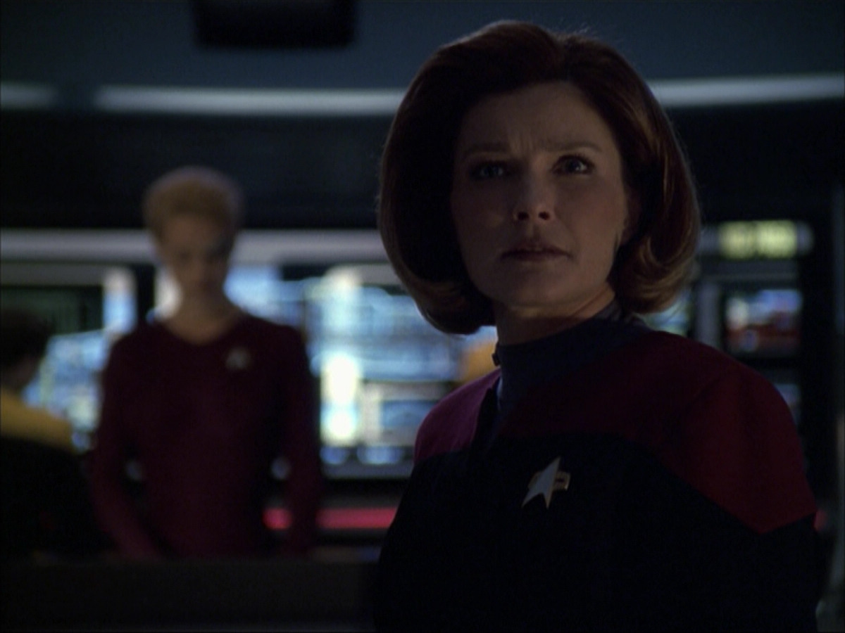 extant_StarTrek_VOY_6x07-DragonsTeeth_00305.jpg