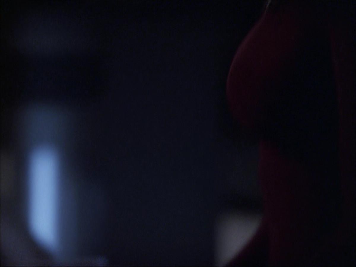 extant_StarTrek_VOY_6x07-DragonsTeeth_00308.jpg