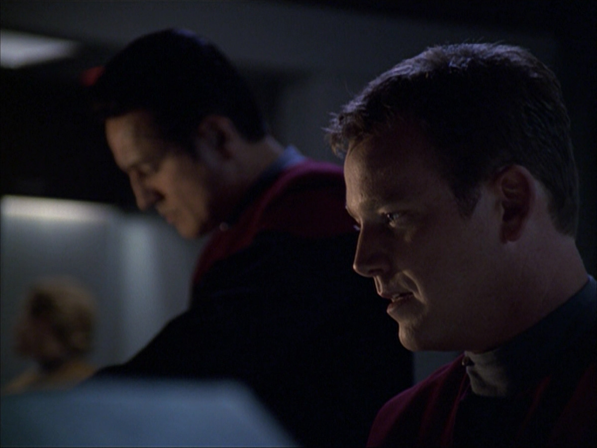 extant_StarTrek_VOY_6x07-DragonsTeeth_00316.jpg