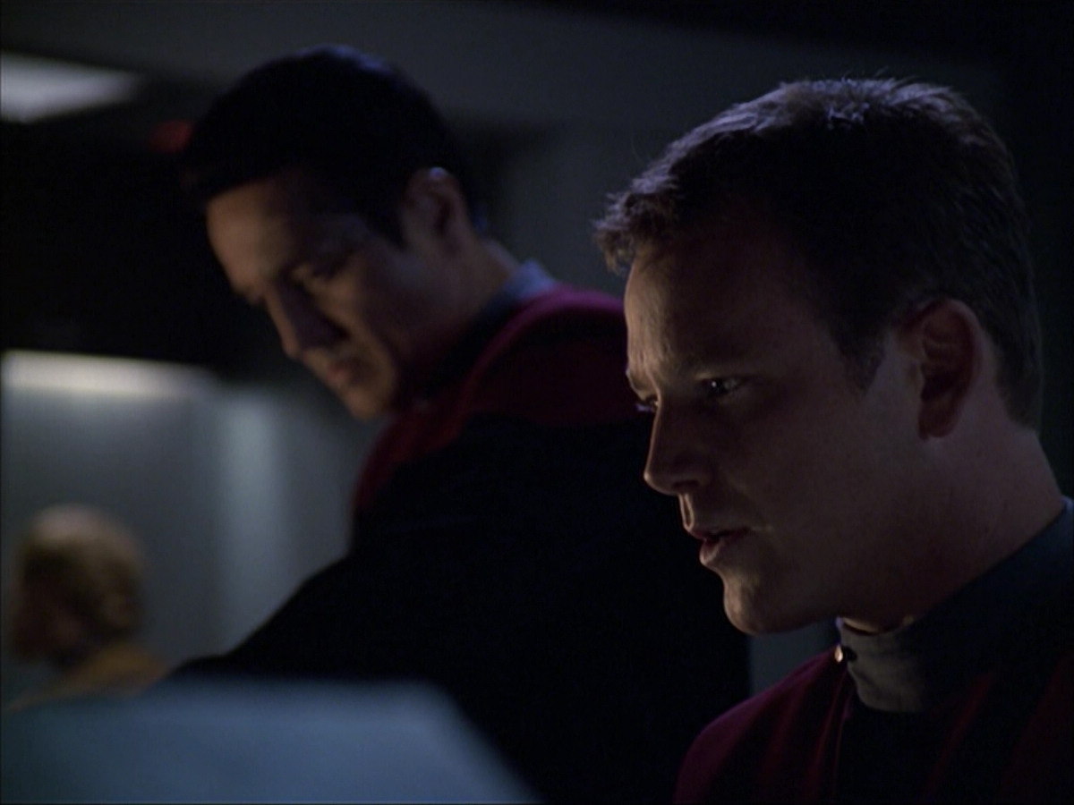 extant_StarTrek_VOY_6x07-DragonsTeeth_00319.jpg