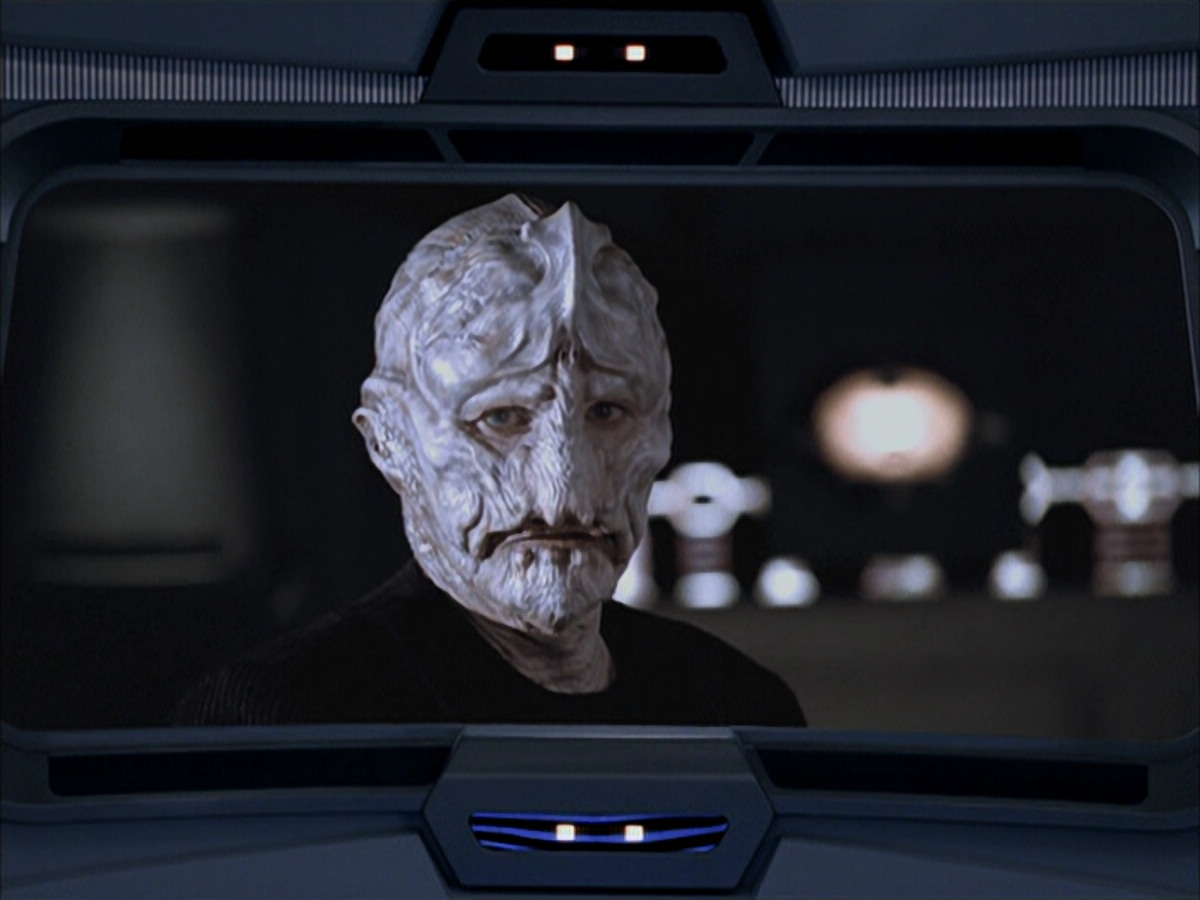 extant_StarTrek_VOY_6x07-DragonsTeeth_00352.jpg