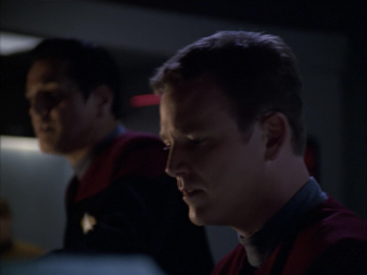 extant_StarTrek_VOY_6x07-DragonsTeeth_00367.jpg
