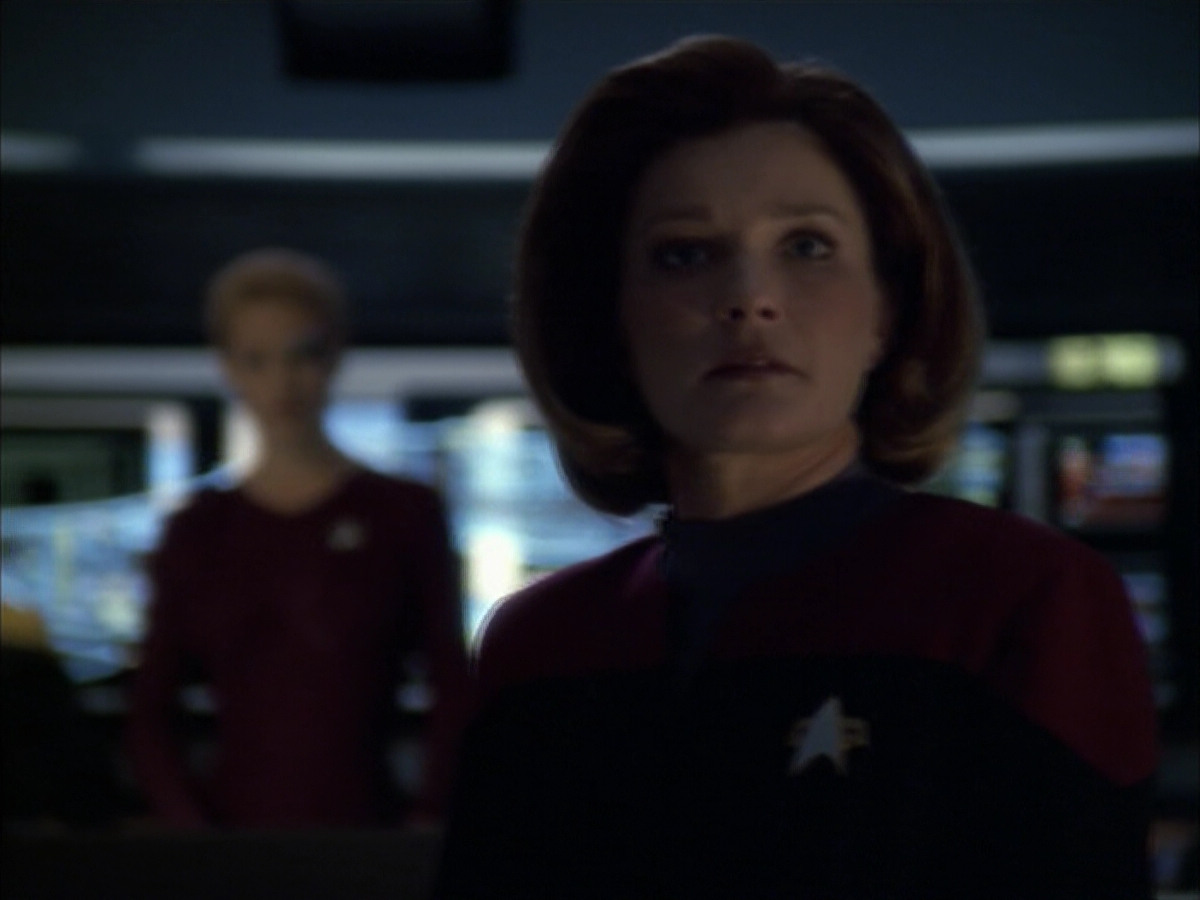 extant_StarTrek_VOY_6x07-DragonsTeeth_00368.jpg
