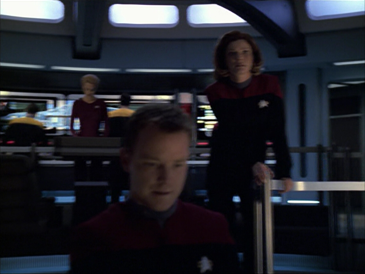 extant_StarTrek_VOY_6x07-DragonsTeeth_00379.jpg