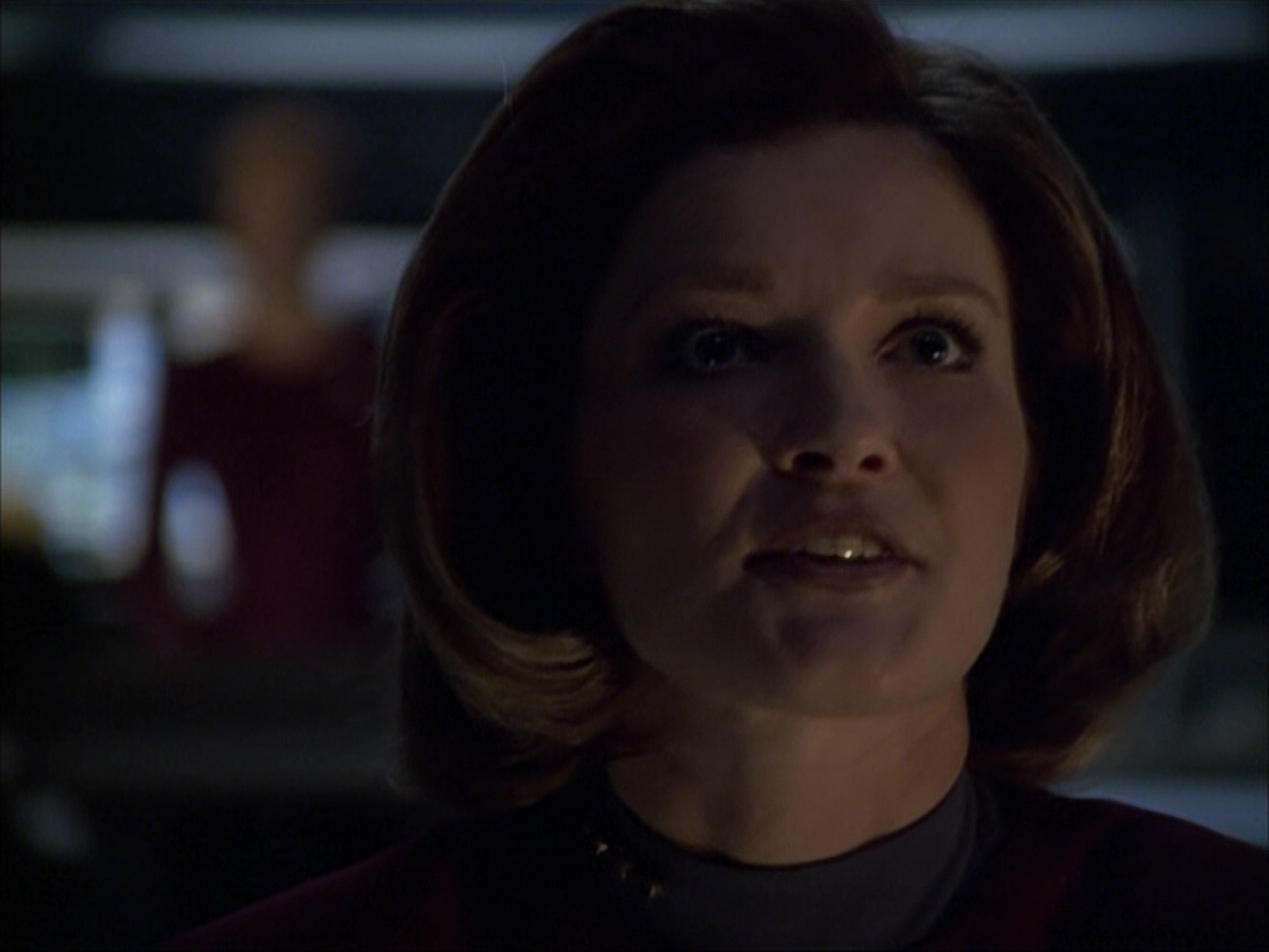 extant_StarTrek_VOY_6x07-DragonsTeeth_00405.jpg