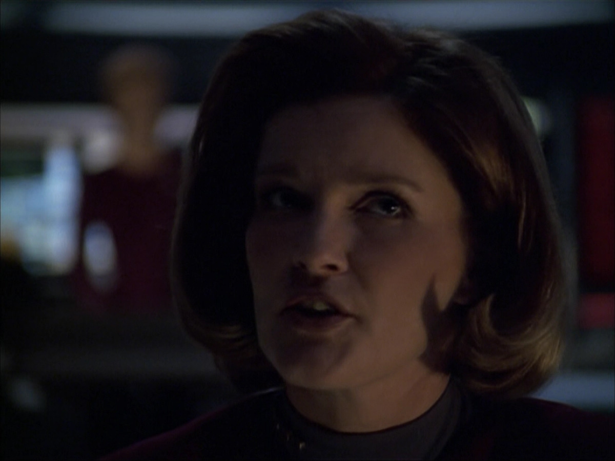 extant_StarTrek_VOY_6x07-DragonsTeeth_00407.jpg