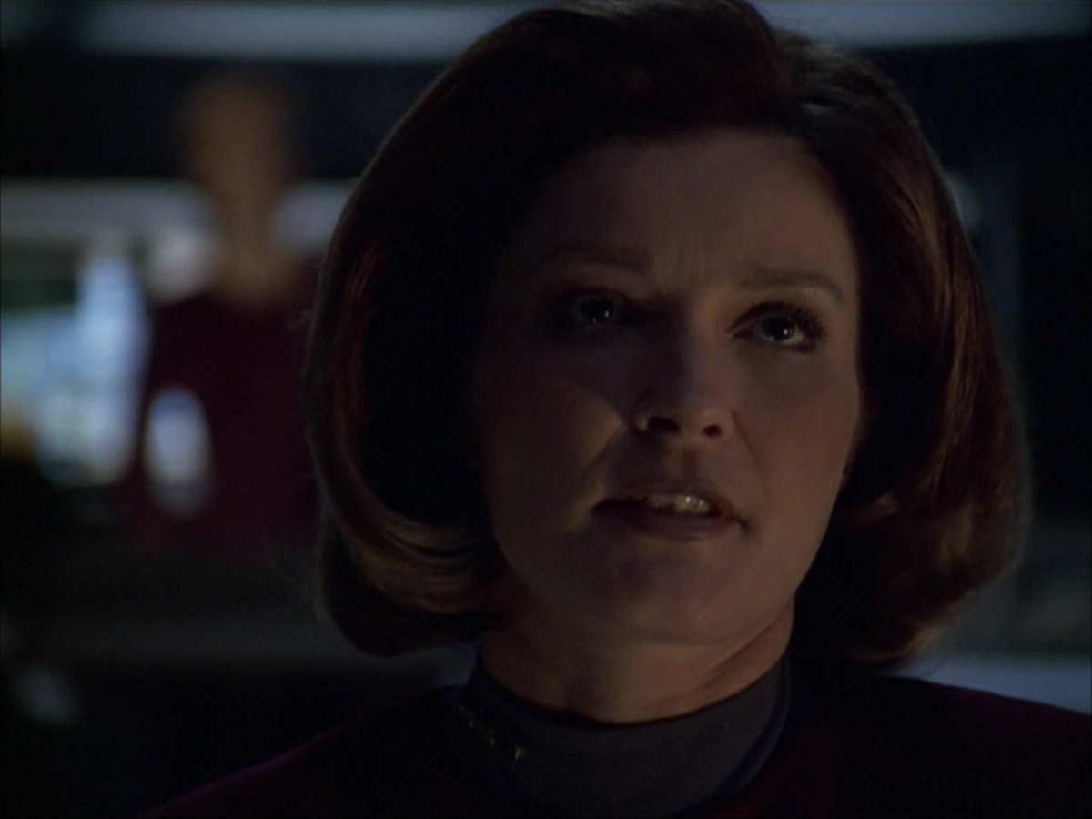 extant_StarTrek_VOY_6x07-DragonsTeeth_00408.jpg