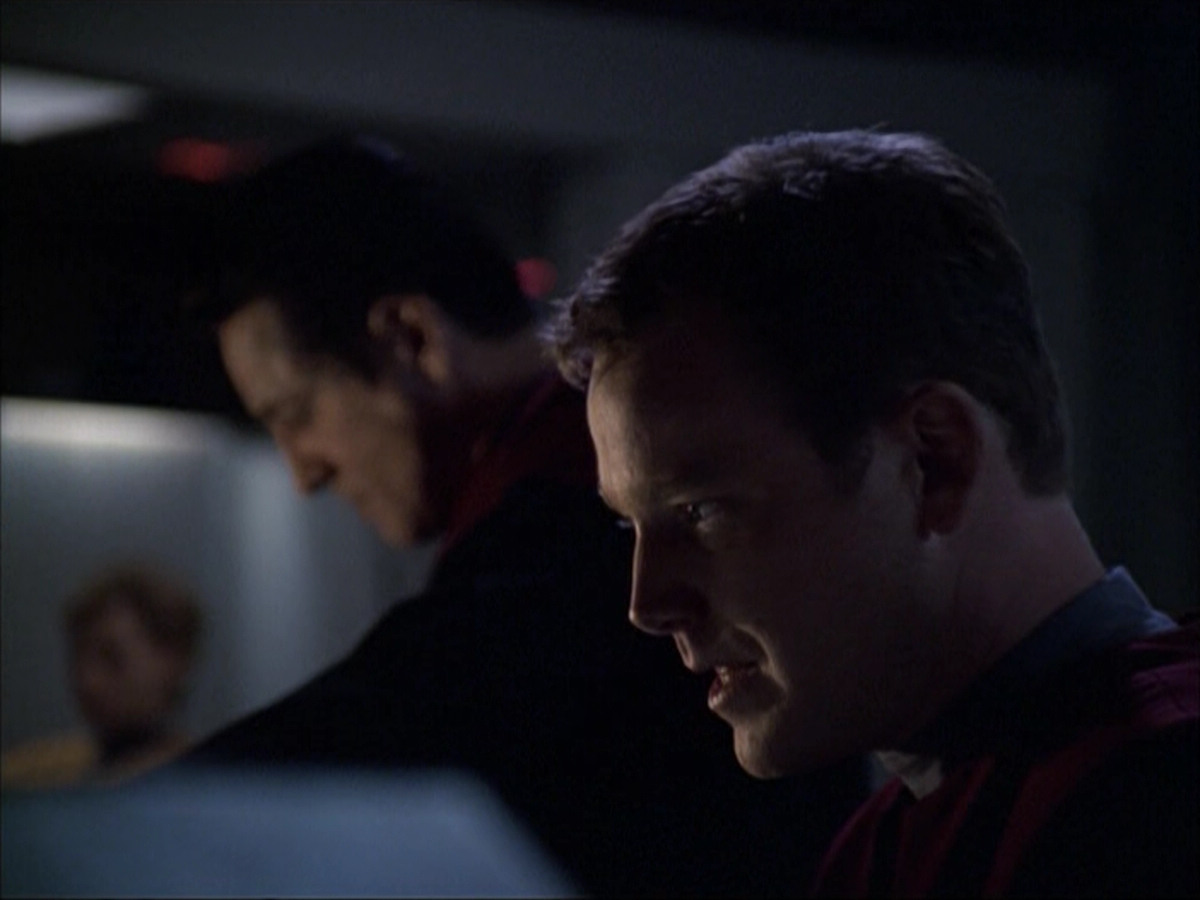 extant_StarTrek_VOY_6x07-DragonsTeeth_00472.jpg