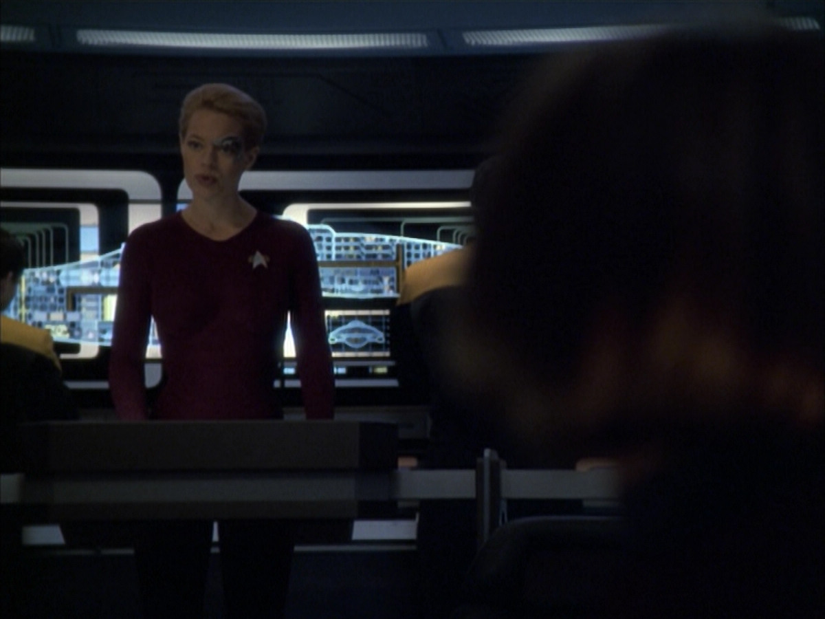 extant_StarTrek_VOY_6x07-DragonsTeeth_00483.jpg