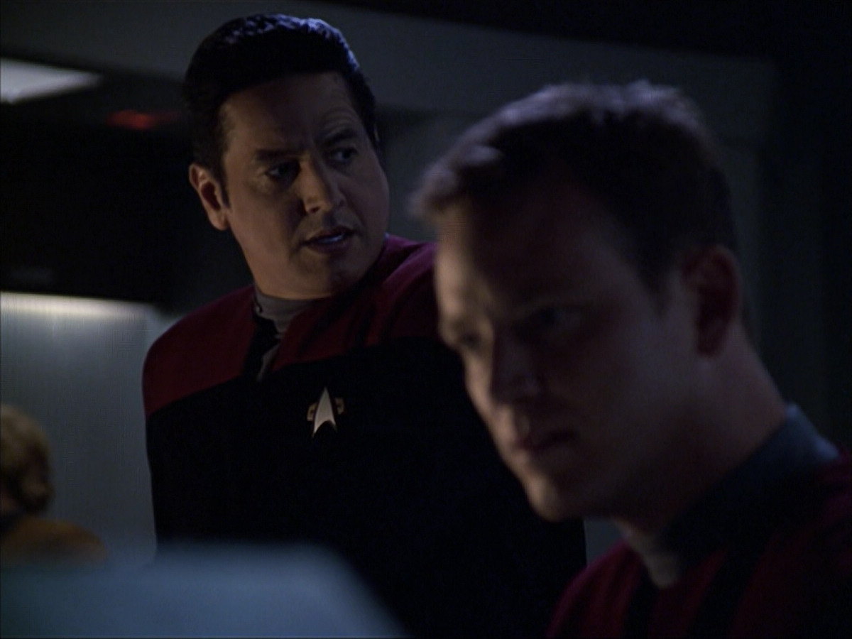 extant_StarTrek_VOY_6x07-DragonsTeeth_00485.jpg