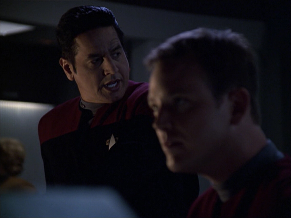 extant_StarTrek_VOY_6x07-DragonsTeeth_00486.jpg