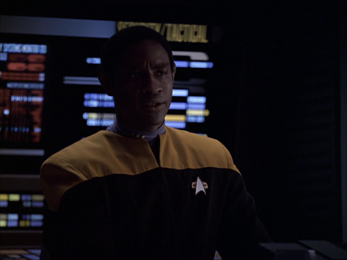 extant_StarTrek_VOY_6x07-DragonsTeeth_00537.jpg