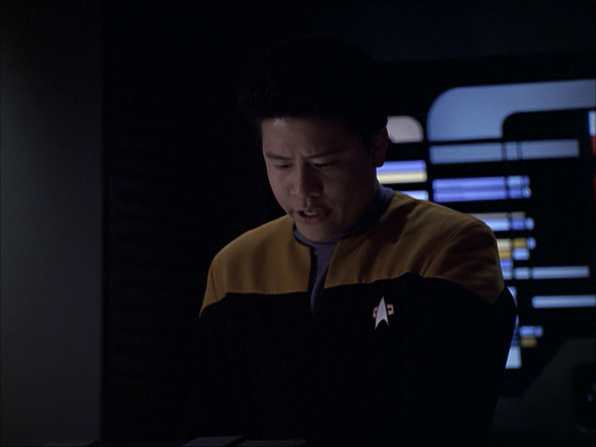 extant_StarTrek_VOY_6x07-DragonsTeeth_00545.jpg