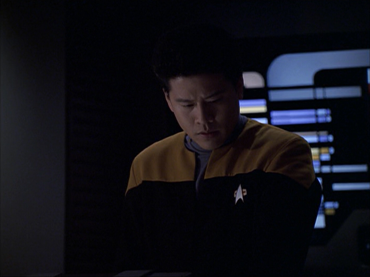 extant_StarTrek_VOY_6x07-DragonsTeeth_00548.jpg