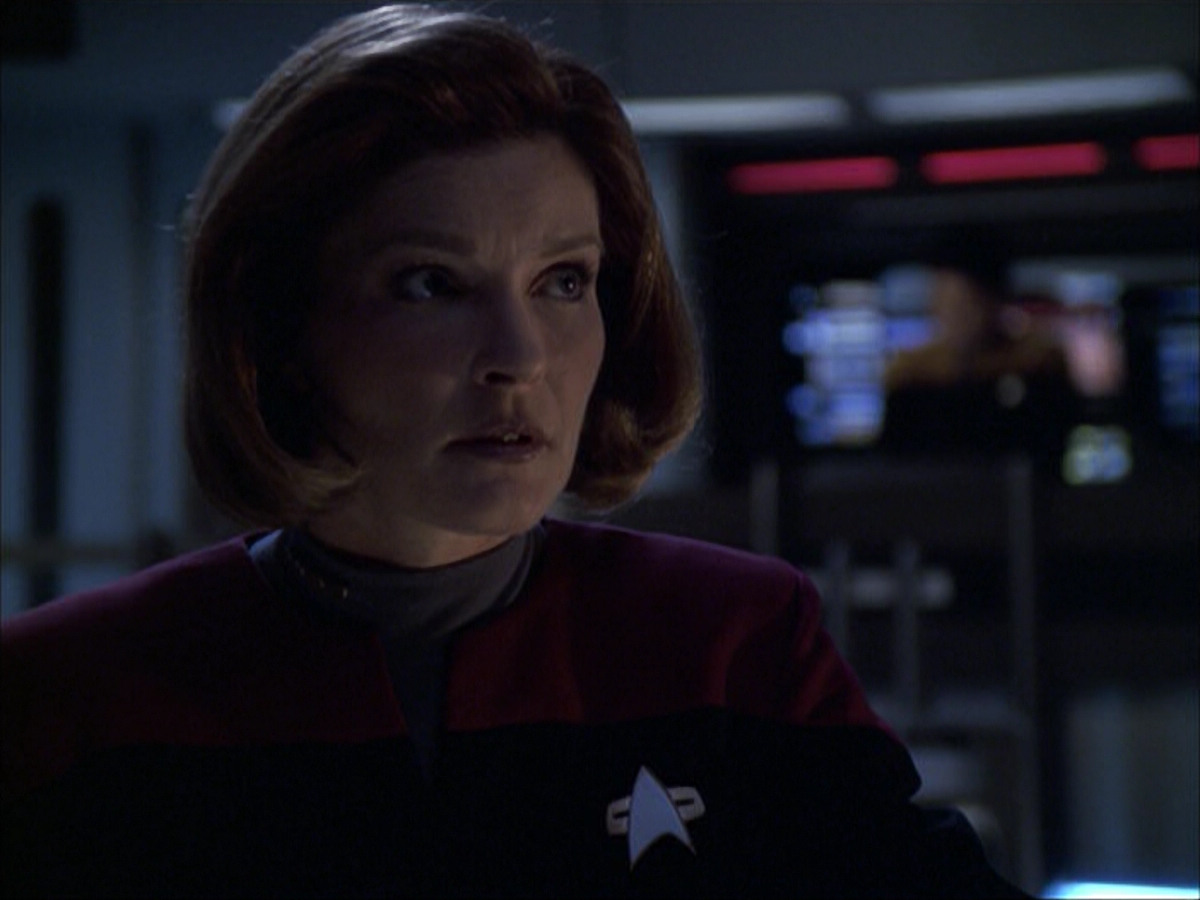 extant_StarTrek_VOY_6x07-DragonsTeeth_00552.jpg