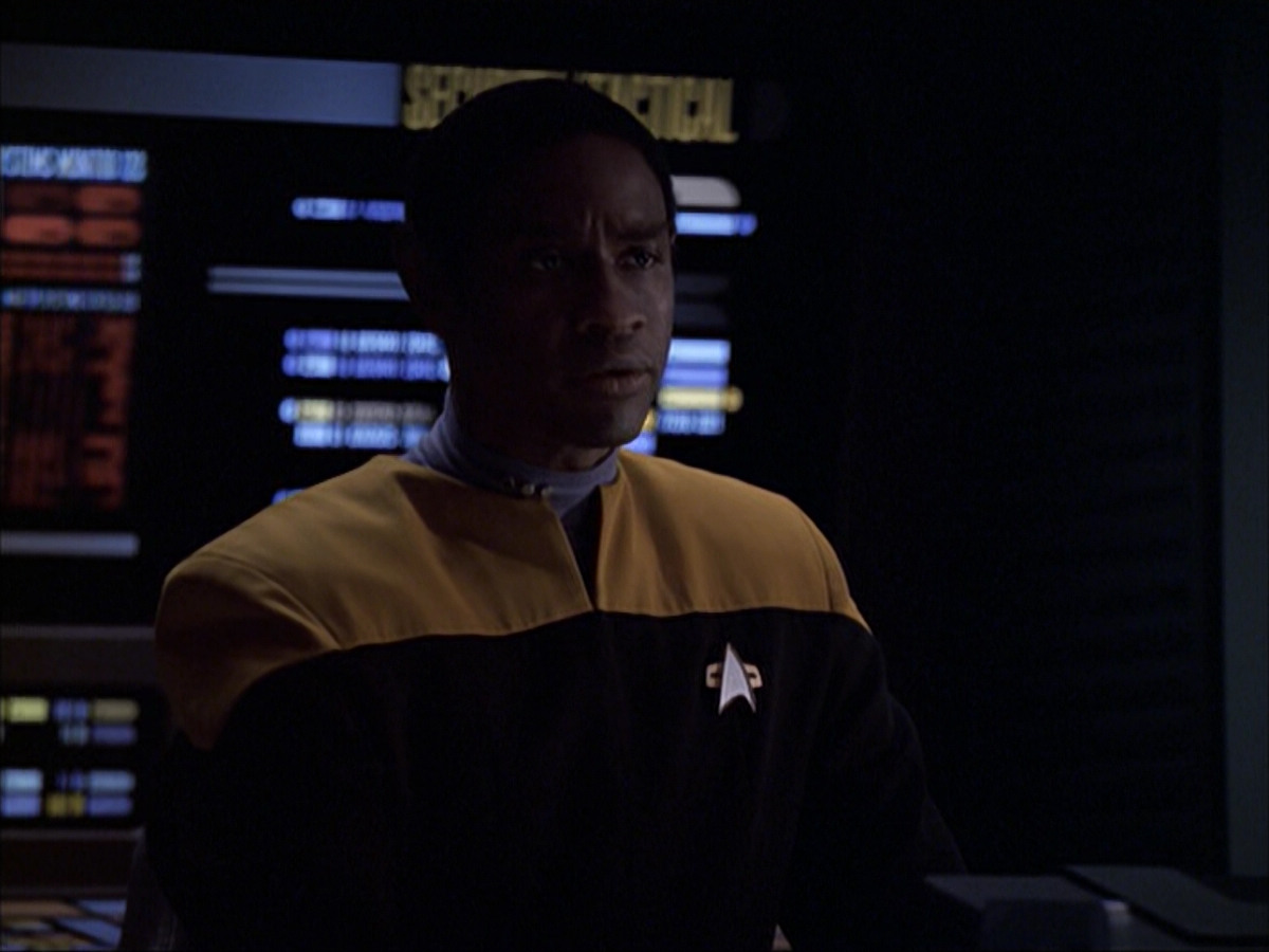extant_StarTrek_VOY_6x07-DragonsTeeth_00557.jpg
