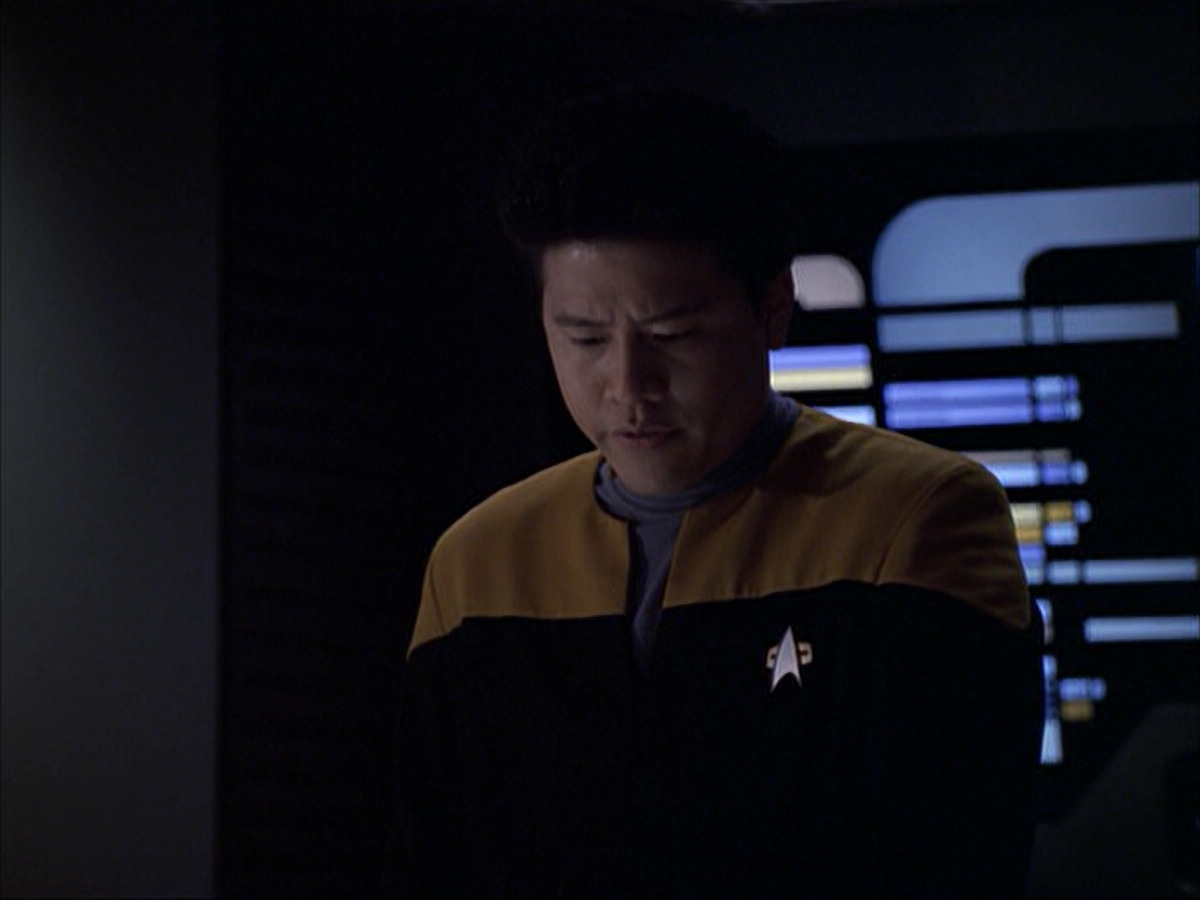extant_StarTrek_VOY_6x07-DragonsTeeth_00580.jpg