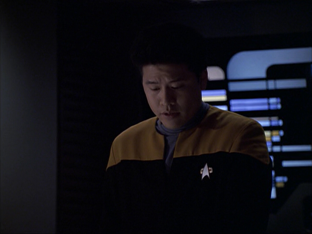 extant_StarTrek_VOY_6x07-DragonsTeeth_00582.jpg