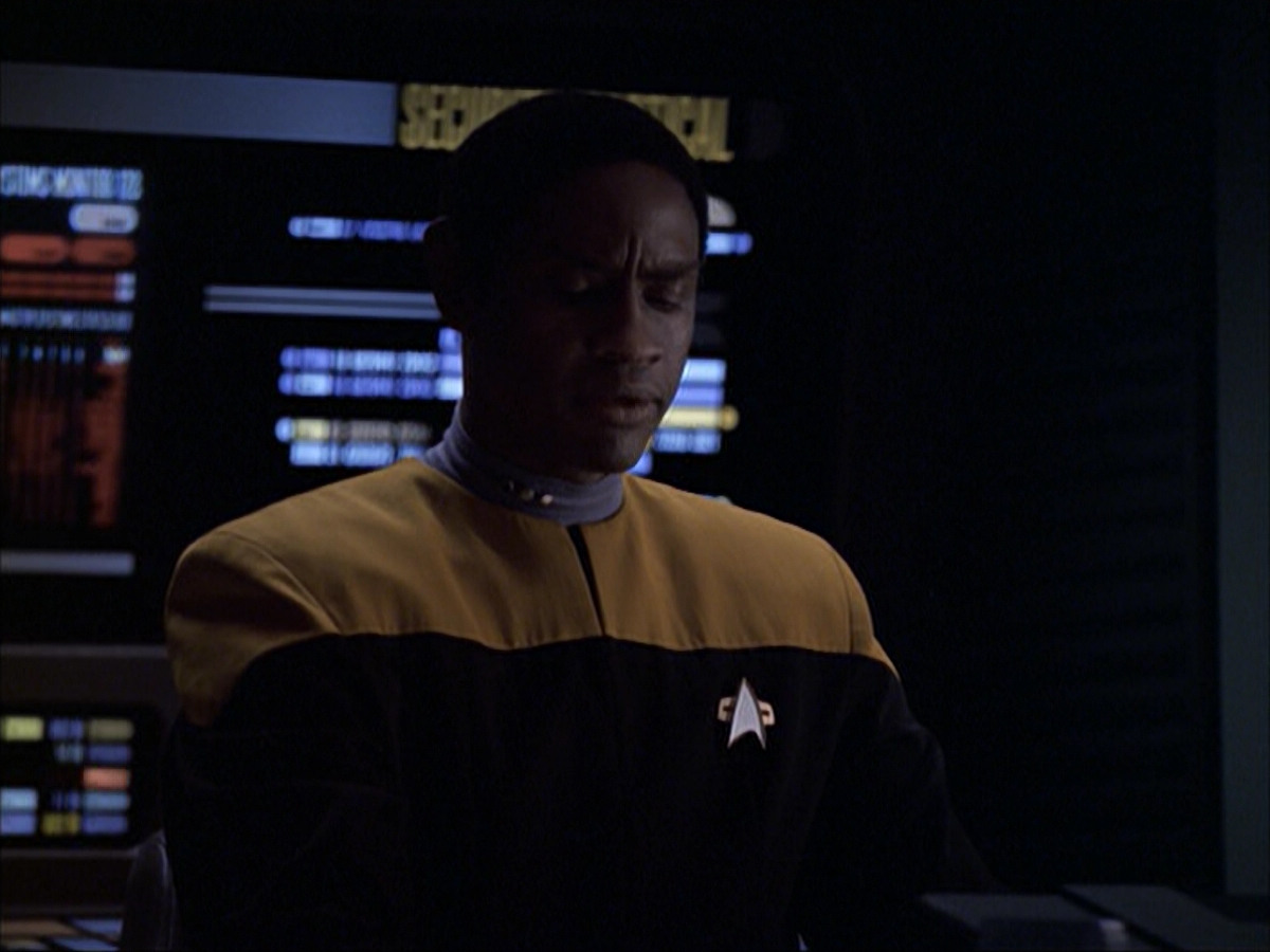 extant_StarTrek_VOY_6x07-DragonsTeeth_00591.jpg
