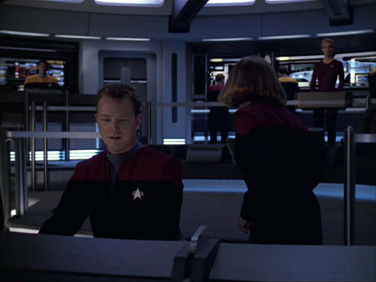 extant_StarTrek_VOY_6x07-DragonsTeeth_00612.jpg