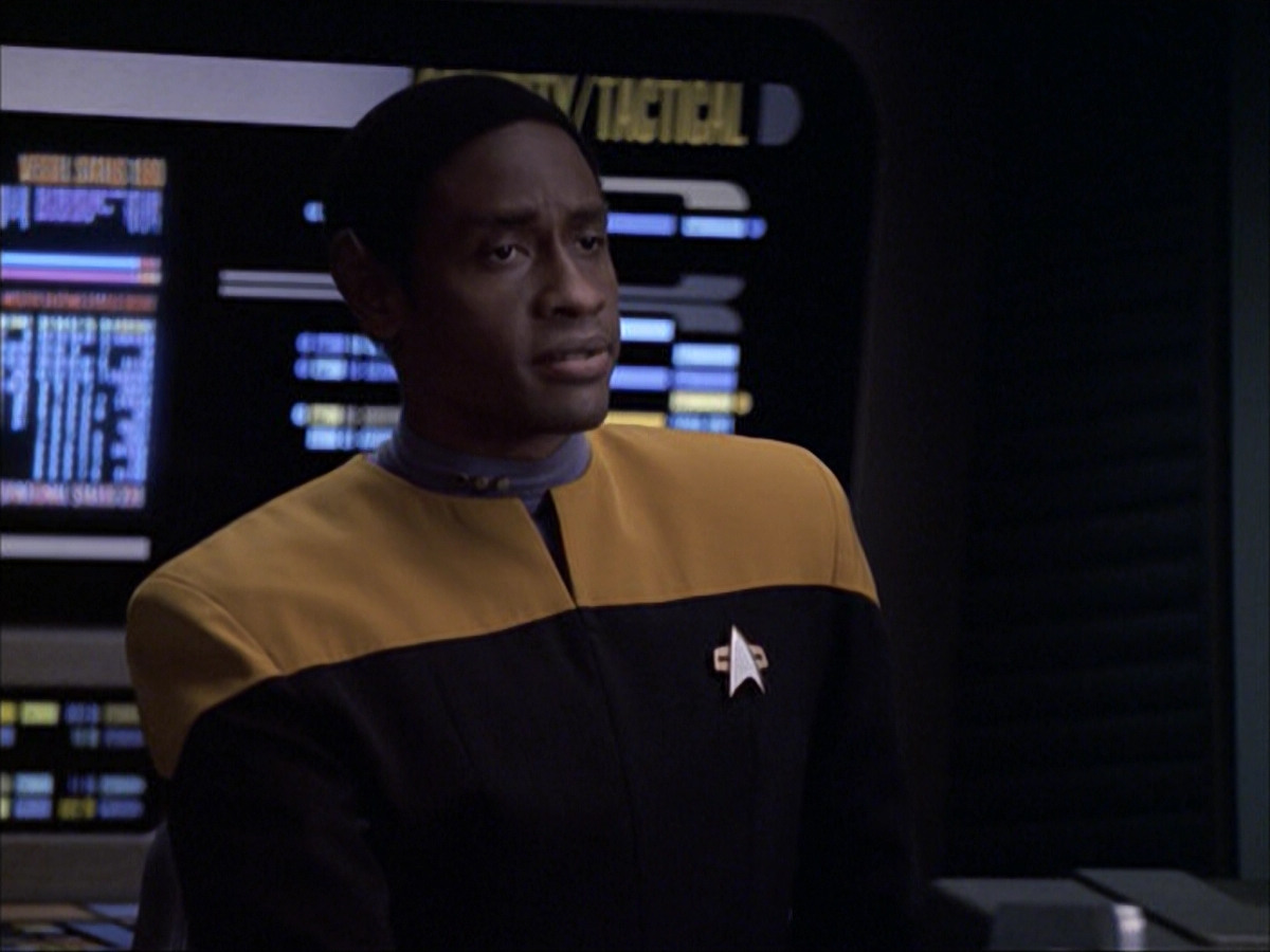 extant_StarTrek_VOY_6x07-DragonsTeeth_00650.jpg
