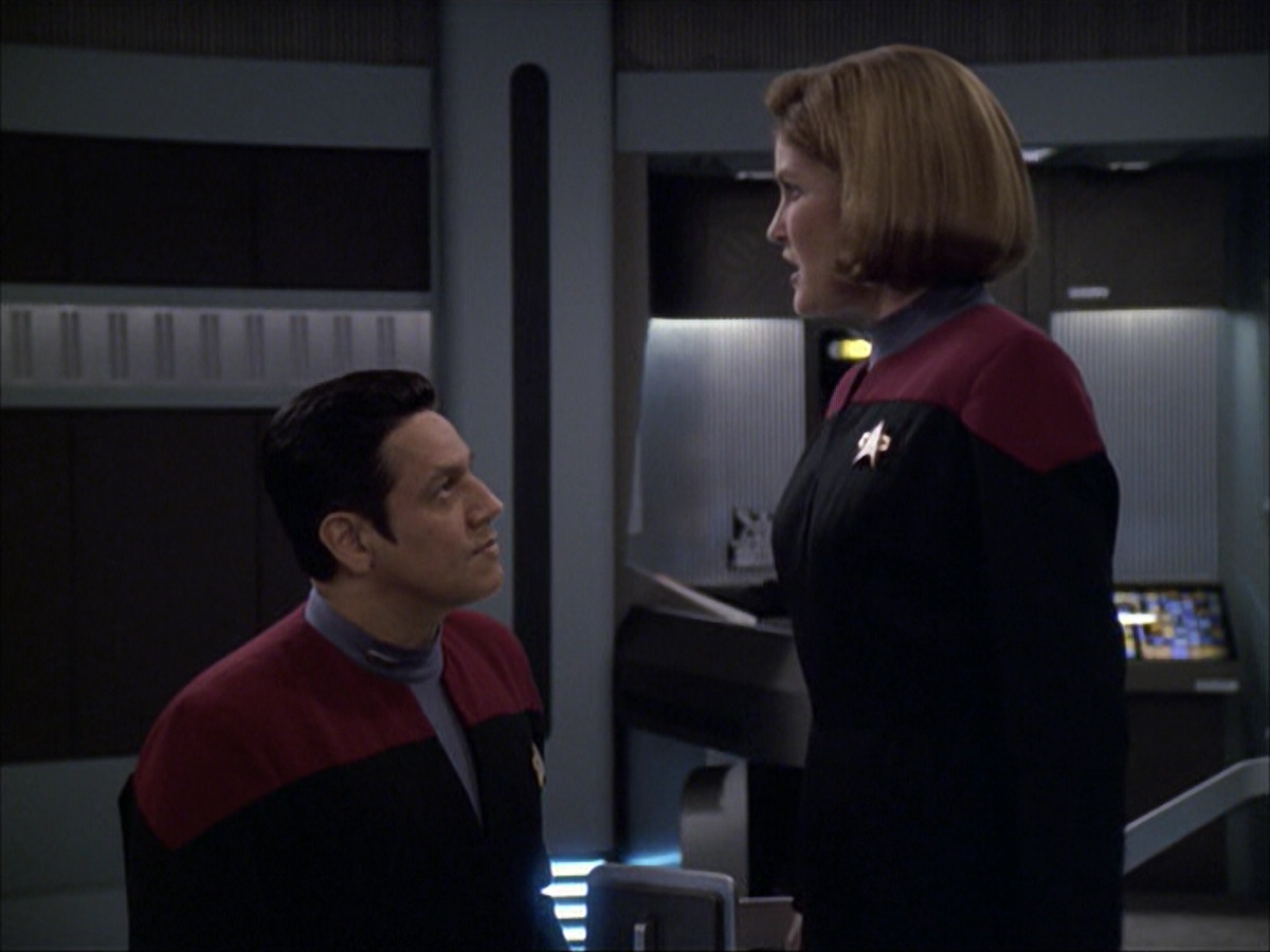 extant_StarTrek_VOY_6x07-DragonsTeeth_00655.jpg