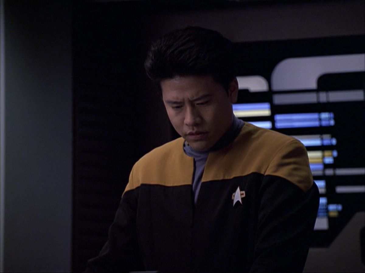 extant_StarTrek_VOY_6x07-DragonsTeeth_00661.jpg
