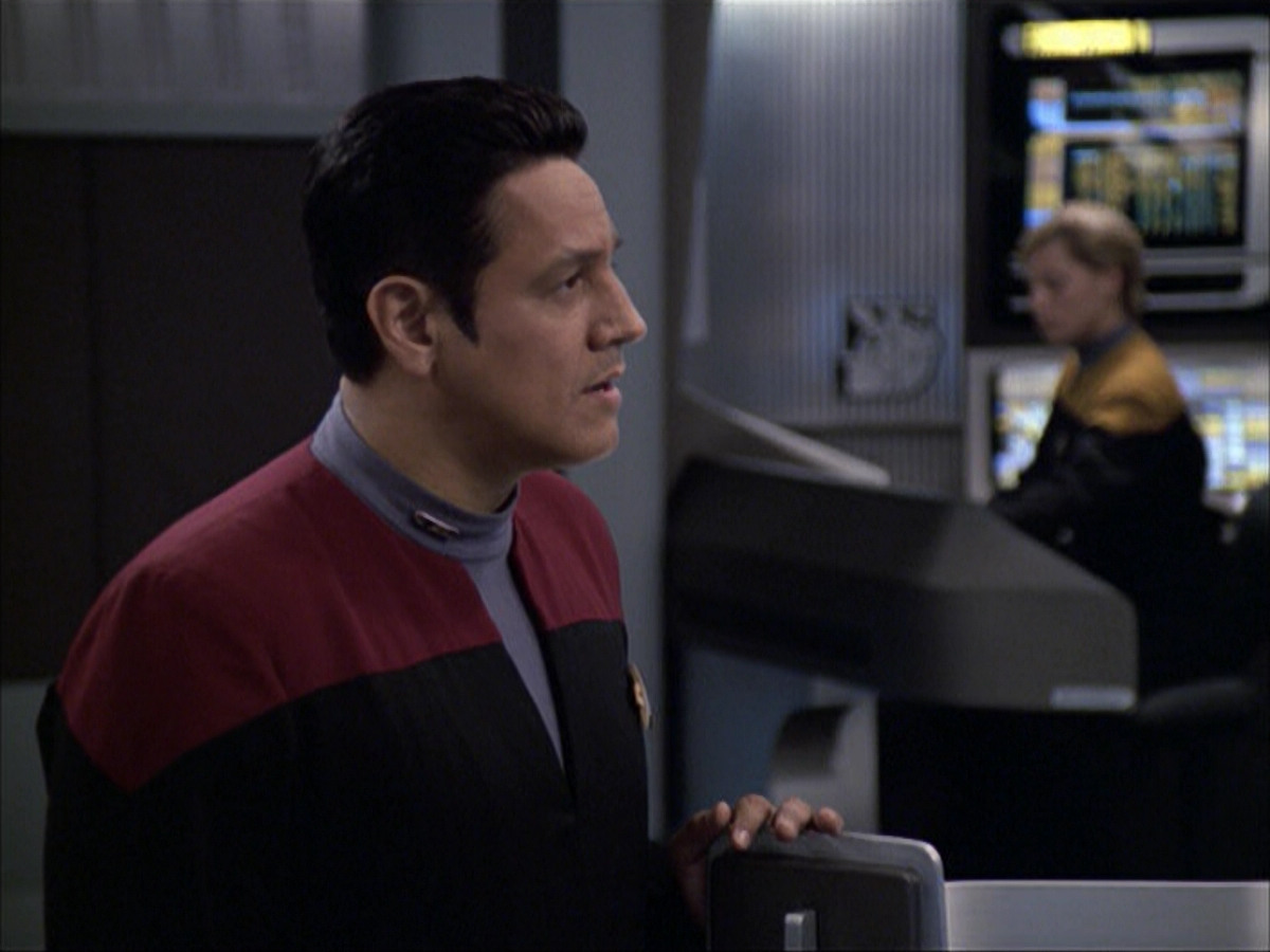extant_StarTrek_VOY_6x07-DragonsTeeth_00678.jpg