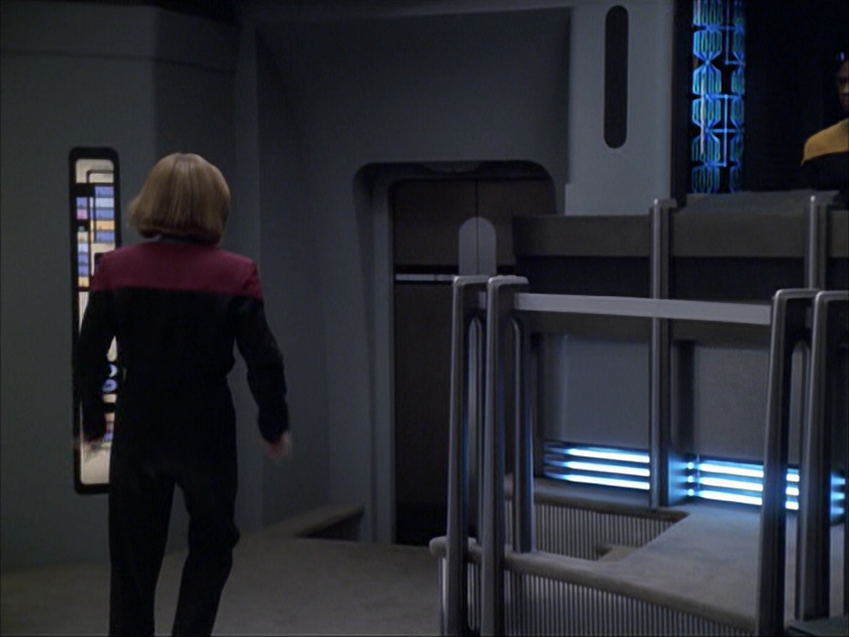 extant_StarTrek_VOY_6x07-DragonsTeeth_00679.jpg