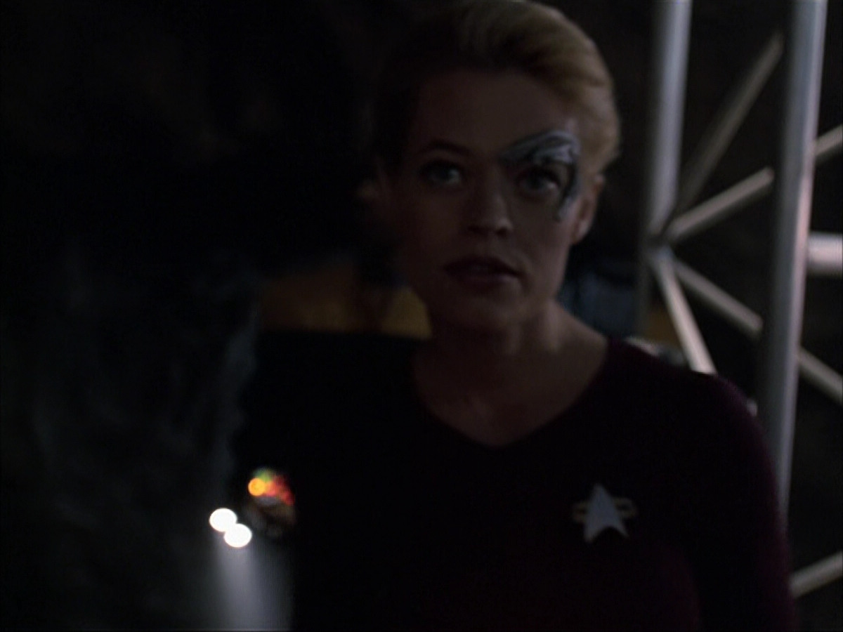 extant_StarTrek_VOY_6x07-DragonsTeeth_00748.jpg
