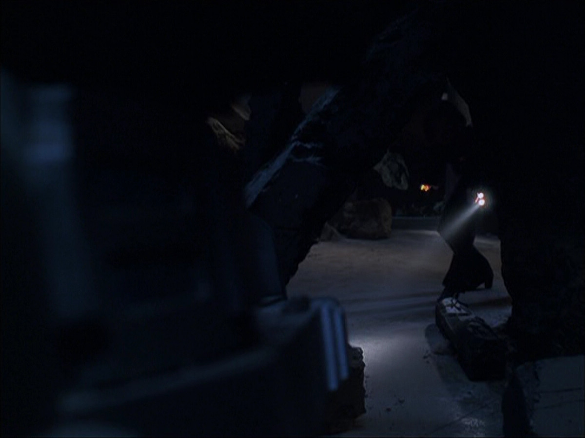 extant_StarTrek_VOY_6x07-DragonsTeeth_00753.jpg