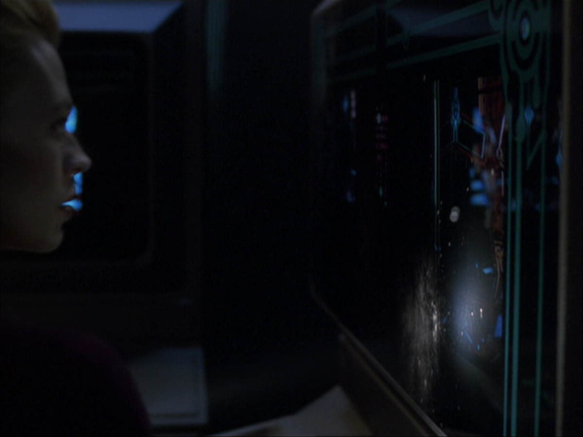 extant_StarTrek_VOY_6x07-DragonsTeeth_00787.jpg
