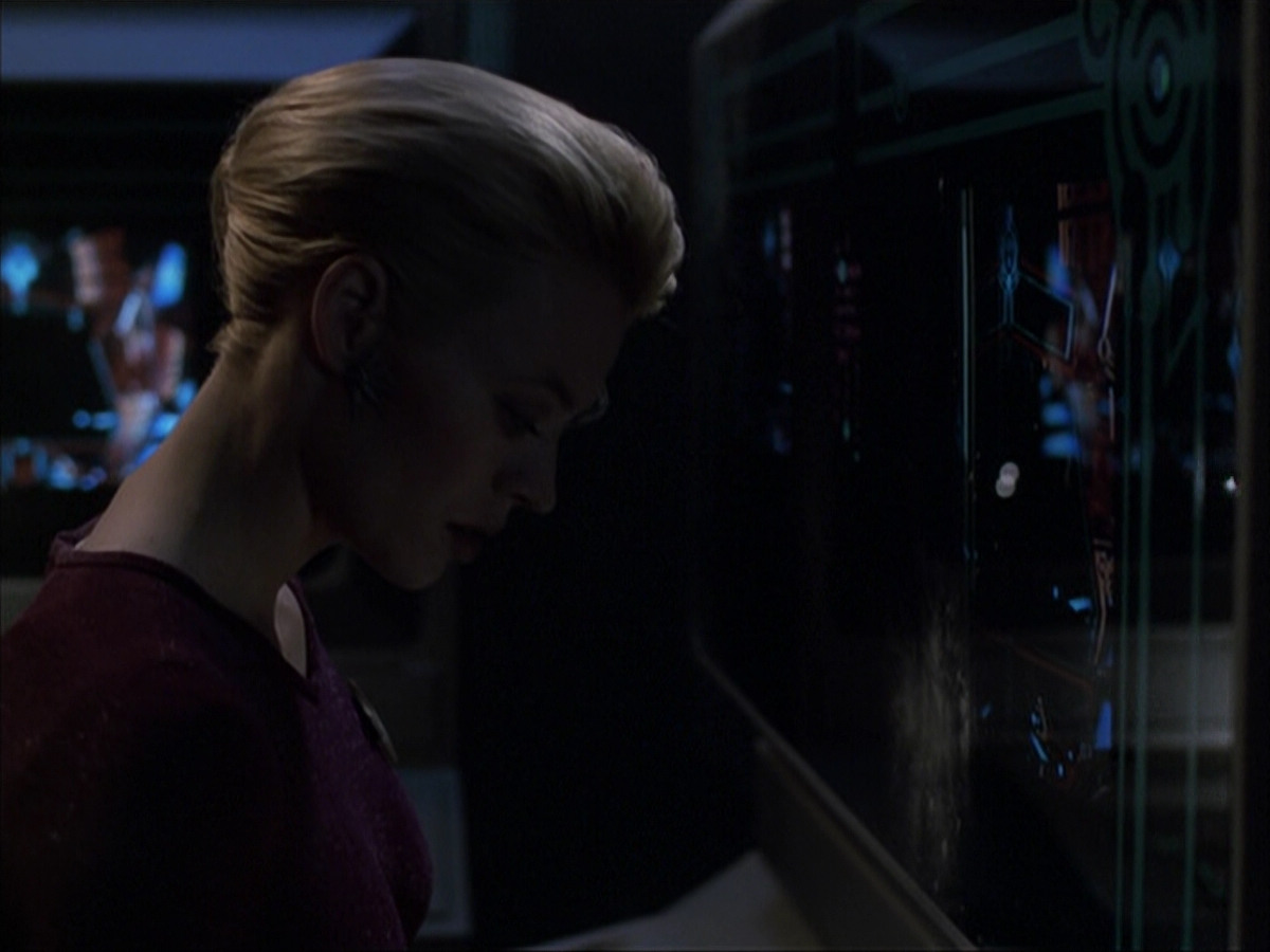 extant_StarTrek_VOY_6x07-DragonsTeeth_00789.jpg