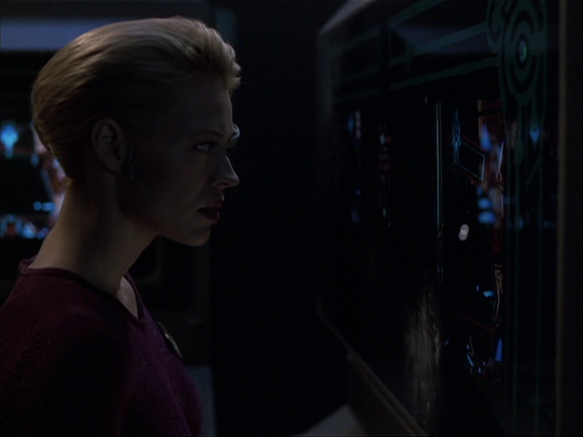 extant_StarTrek_VOY_6x07-DragonsTeeth_00792.jpg