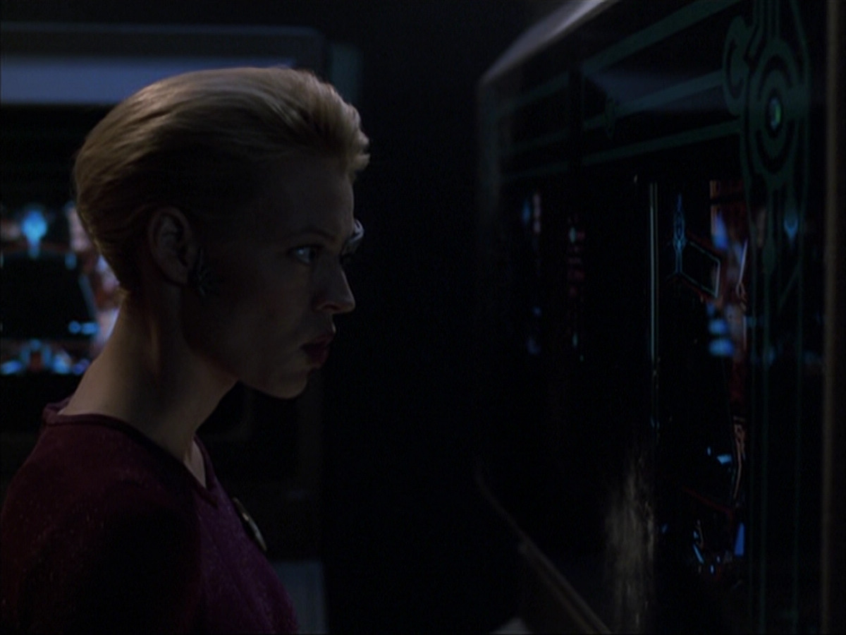 extant_StarTrek_VOY_6x07-DragonsTeeth_00796.jpg