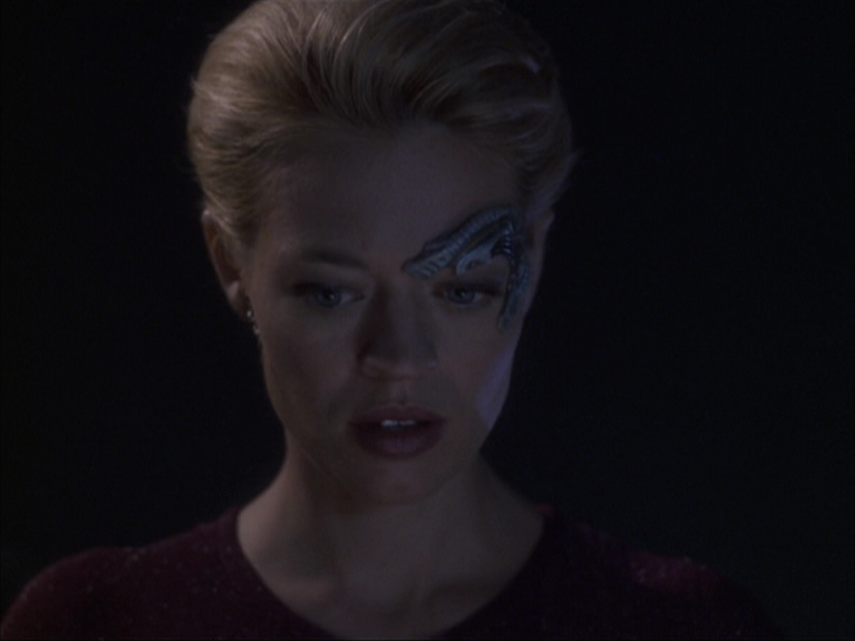 extant_StarTrek_VOY_6x07-DragonsTeeth_00821.jpg