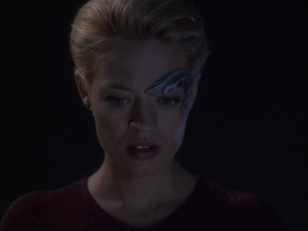 extant_StarTrek_VOY_6x07-DragonsTeeth_00822.jpg