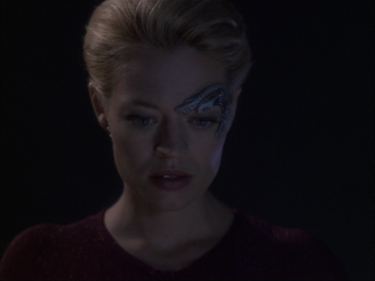 extant_StarTrek_VOY_6x07-DragonsTeeth_00823.jpg