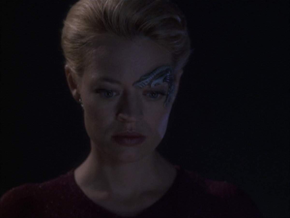 extant_StarTrek_VOY_6x07-DragonsTeeth_00824.jpg