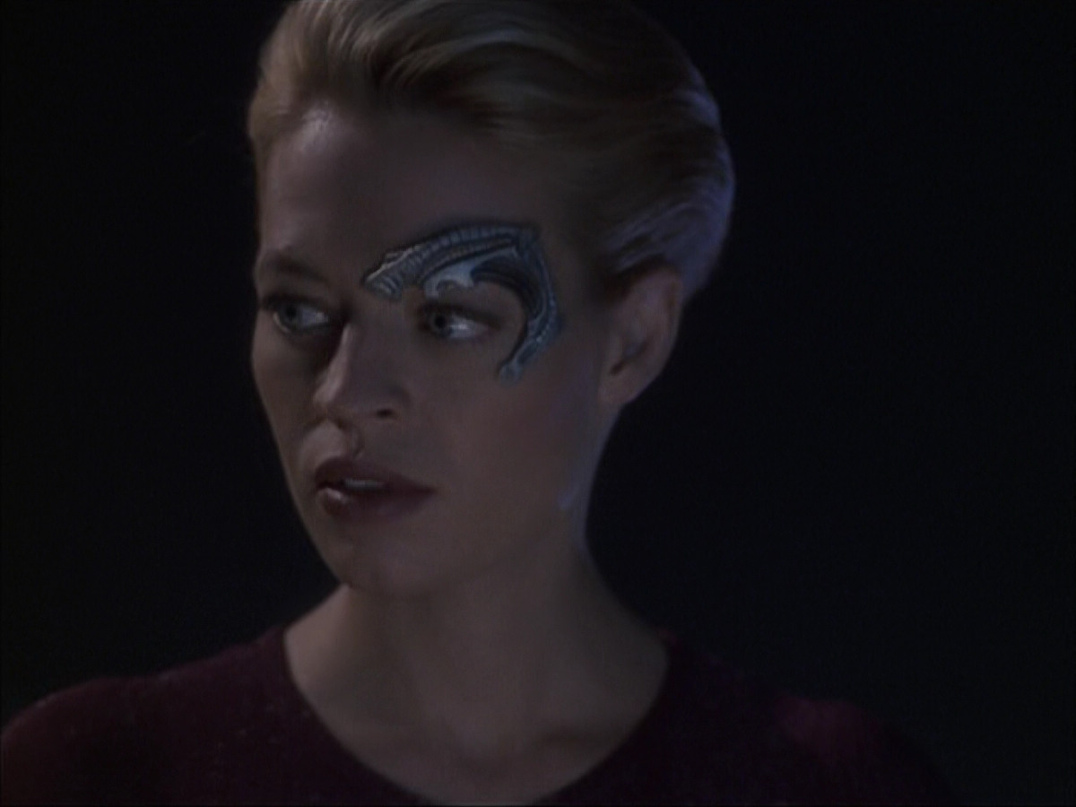 extant_StarTrek_VOY_6x07-DragonsTeeth_00825.jpg