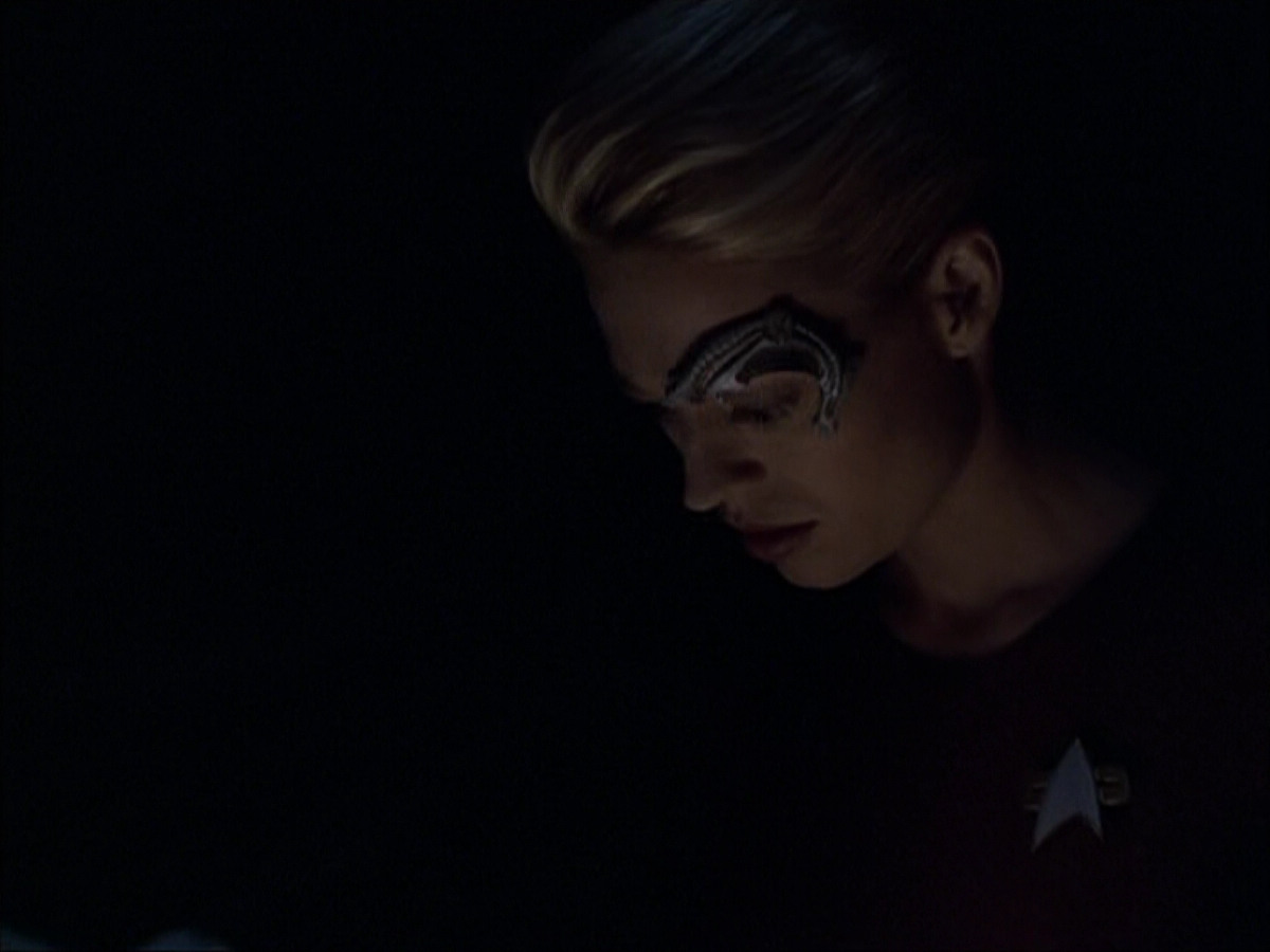 extant_StarTrek_VOY_6x07-DragonsTeeth_00832.jpg
