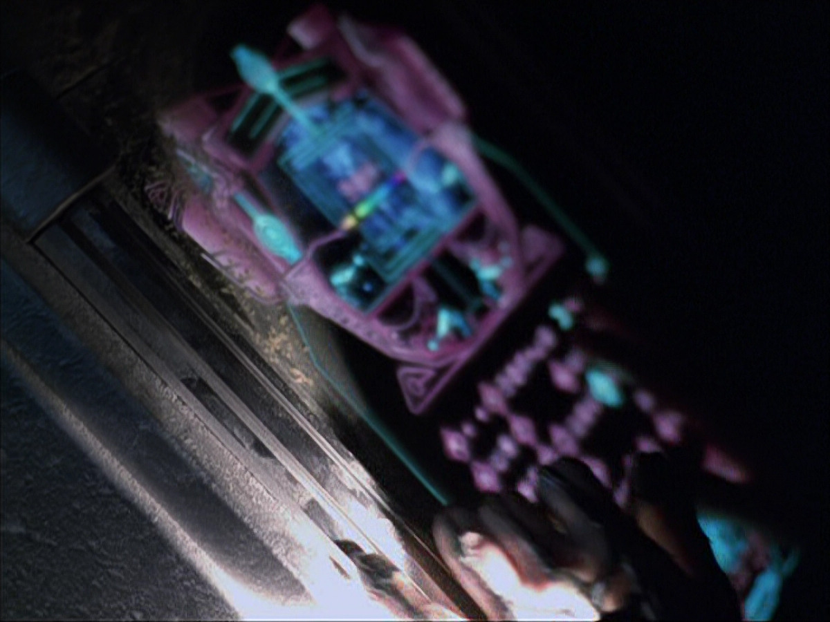 extant_StarTrek_VOY_6x07-DragonsTeeth_00834.jpg