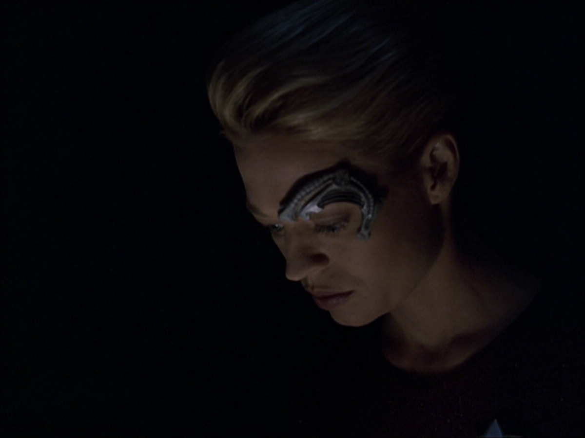 extant_StarTrek_VOY_6x07-DragonsTeeth_00839.jpg