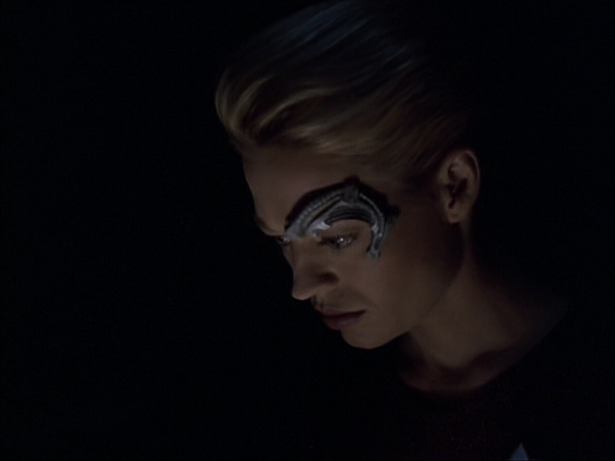 extant_StarTrek_VOY_6x07-DragonsTeeth_00840.jpg