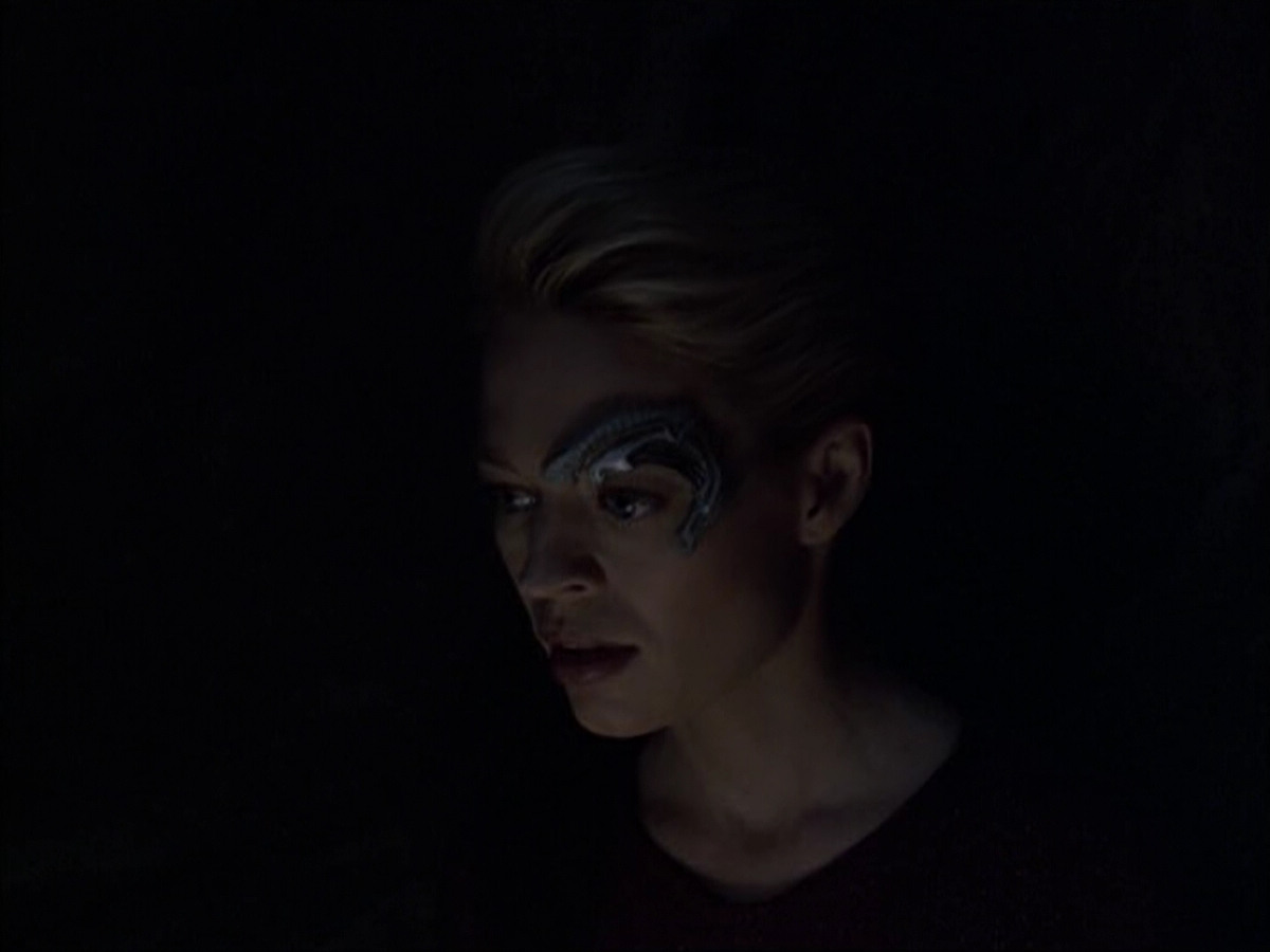 extant_StarTrek_VOY_6x07-DragonsTeeth_00848.jpg