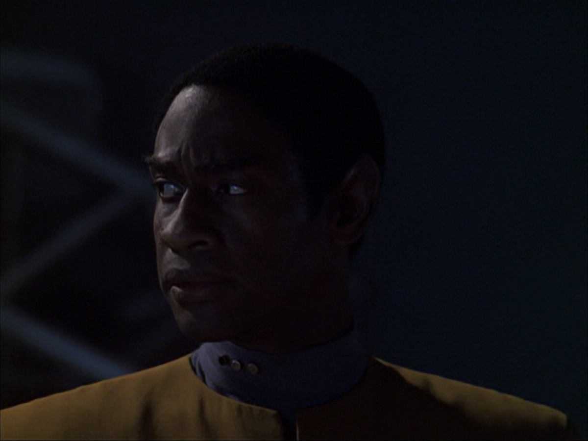 extant_StarTrek_VOY_6x07-DragonsTeeth_00863.jpg